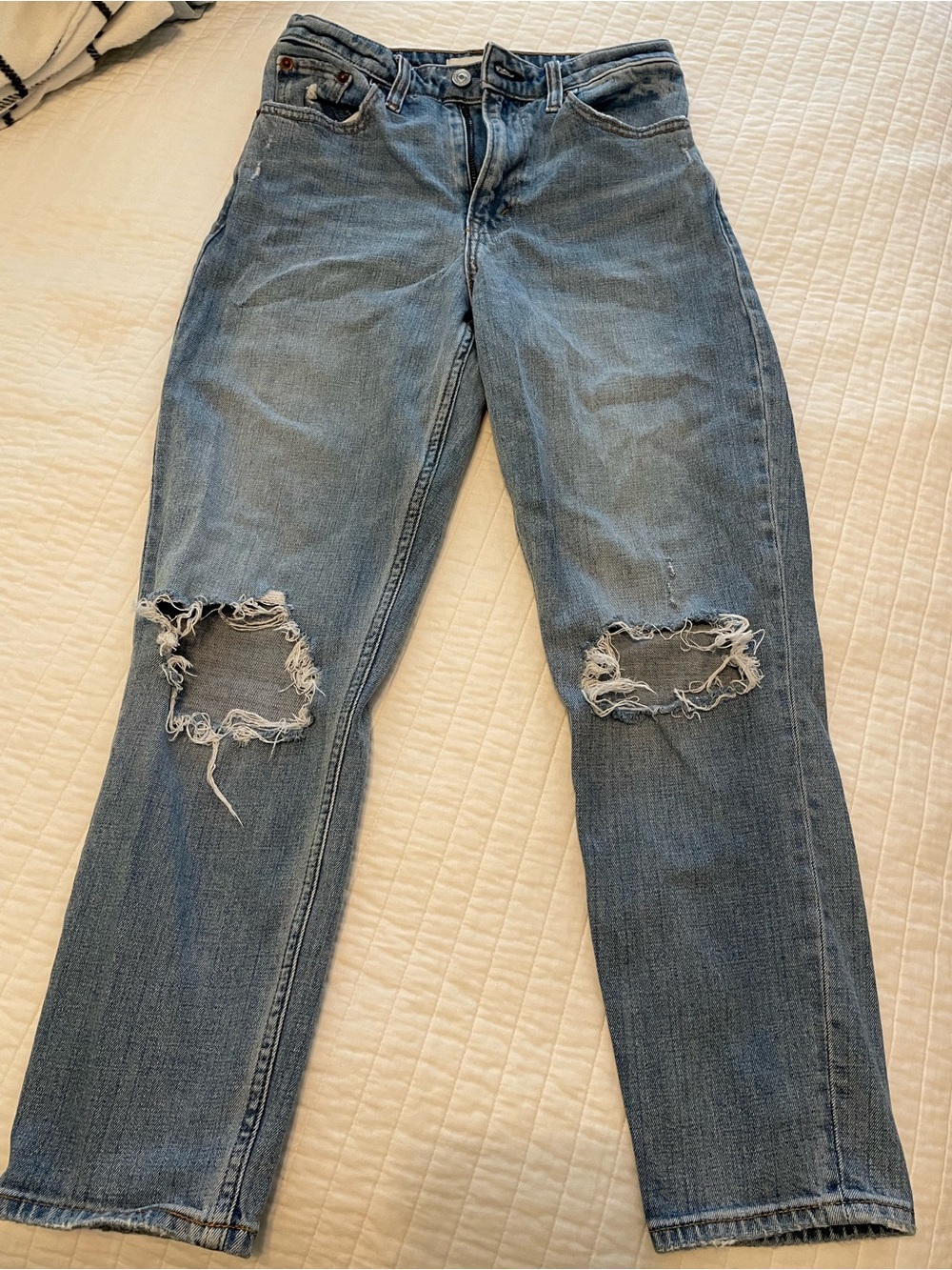 Abercrombie & Fitch The Mom High Rise Jeans. Curve Love fit.